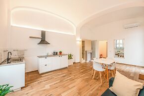 Volte Lake House