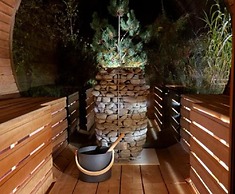 Luxury Holiday Home With Terrace, Sauna, Jacuzzi