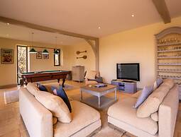 French Estate With Pool & Sauna