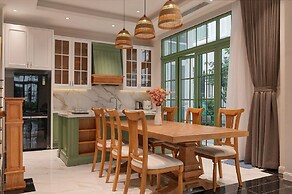 P817 Elite Tropical Residence