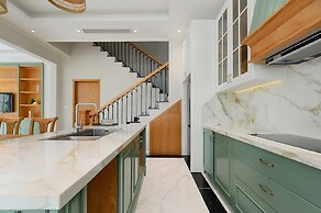 P817 Elite Tropical Residence
