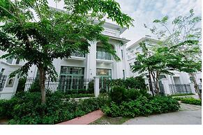 P817 Elite Tropical Residence