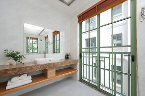 P817 Elite Tropical Residence