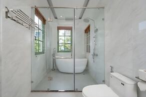 P817 Elite Tropical Residence