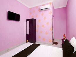 Deluxes K Vinoth Mahal