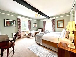 Colthrop Manor with Gardens