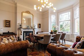 Beautiful 5 Bedroom Home in Evesham