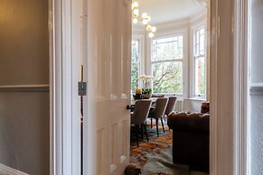 Beautiful 5 Bedroom Home in Evesham