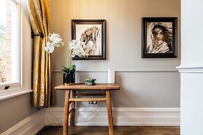 Beautiful 5 Bedroom Home in Evesham