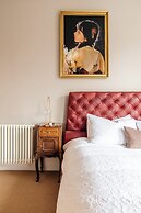 Beautiful 5 Bedroom Home in Evesham