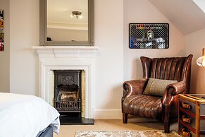 Beautiful 5 Bedroom Home in Evesham