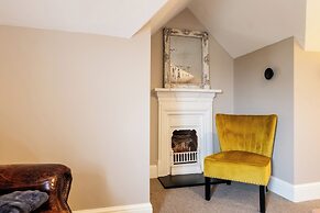 Beautiful 5 Bedroom Home in Evesham