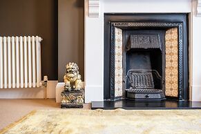 Beautiful 5 Bedroom Home in Evesham
