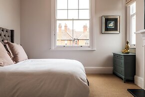 Beautiful 5 Bedroom Home in Evesham