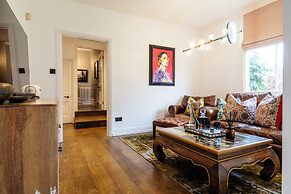 Beautiful 5 Bedroom Home in Evesham