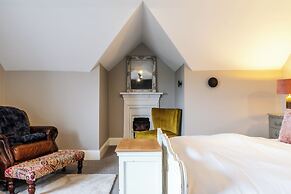 Beautiful 5 Bedroom Home in Evesham