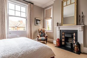 Beautiful 5 Bedroom Home in Evesham
