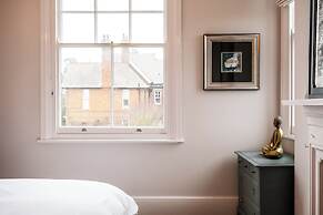 Beautiful 5 Bedroom Home in Evesham