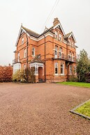 Beautiful 5 Bedroom Home in Evesham
