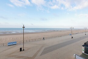 Apartment in Middelkerke With Sea View