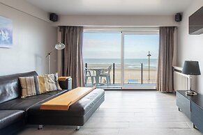 Apartment in Middelkerke With Sea View