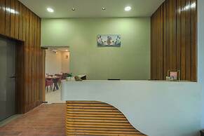 ELIVAAS 1BHK Pine View Resort