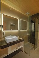 ELIVAAS 1BHK Pine View Resort