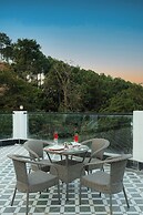 ELIVAAS 1BHK Pine View Resort