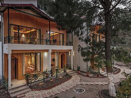 ELIVAAS 1BHK Pine View Resort