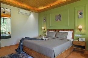 ELIVAAS 1BHK Pine View Resort