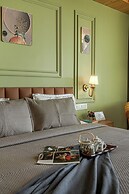 ELIVAAS 1BHK Pine View Resort