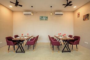 ELIVAAS 1BHK Pine View Resort