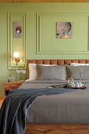ELIVAAS 1BHK Pine View Resort
