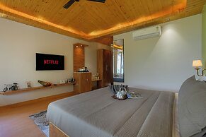 ELIVAAS 1BHK Pine View Resort