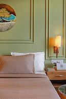 ELIVAAS 1BHK Pine View Resort