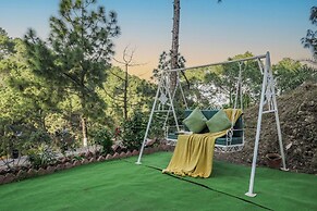ELIVAAS 1BHK Pine View Resort