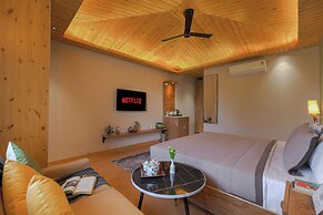 ELIVAAS 1BHK Pine View Resort