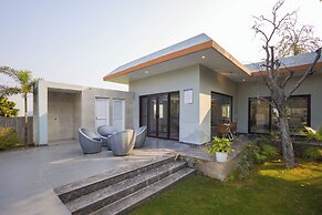 ELIVAAS Aarul Farm 4BHK Villa with Pool
