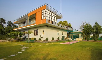 ELIVAAS Aarul Farm 4BHK Villa with Pool