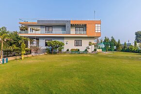 ELIVAAS Aarul Farm 4BHK Villa with Pool