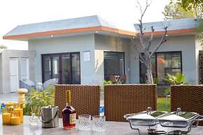 ELIVAAS Aarul Farm 4BHK Villa with Pool