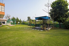 ELIVAAS Aarul Farm 4BHK Villa with Pool