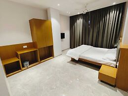 LL Palace