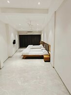 LL Palace