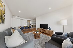 Newly Built 3 Bed Apartment With Onsite Parking