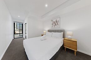 Newly Built 3 Bed Apartment With Onsite Parking