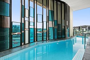 Stylish Apartment With Balcony and Pool