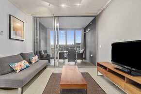 Stylish Apartment With Balcony and Pool