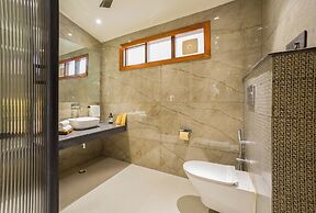 ELIVAAS Varsha Greens 4 BHK with Pool