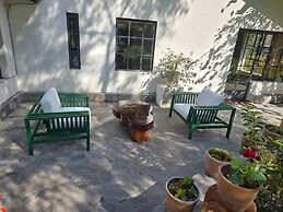 w Charming 4BR Getaway w Pool BBQ Clay Oven
